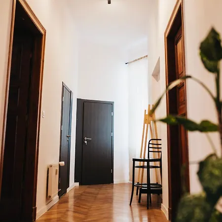 Boutique 9 Apartment *